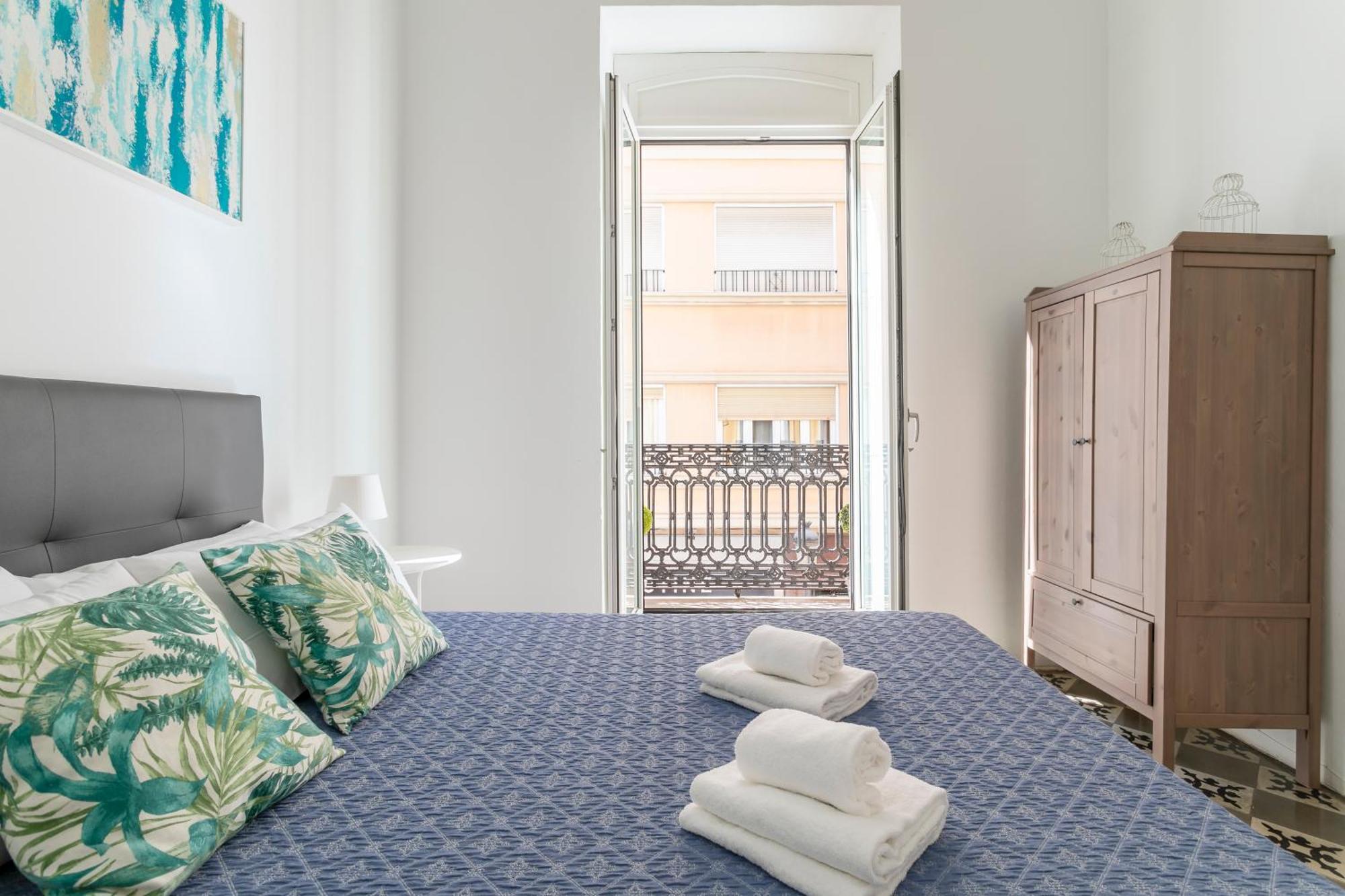 Apartamentos Teatro Аликанте Екстериор снимка